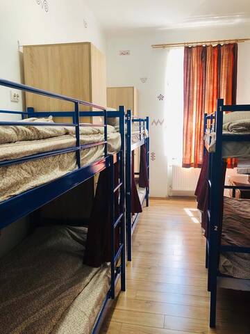 Кровать в общем 6-местном номере для женщин в  Etno Hostel